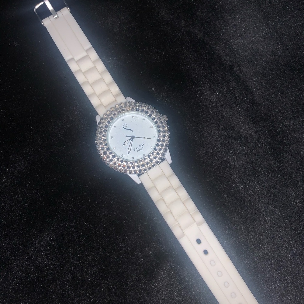 Stylish White Swan Watch